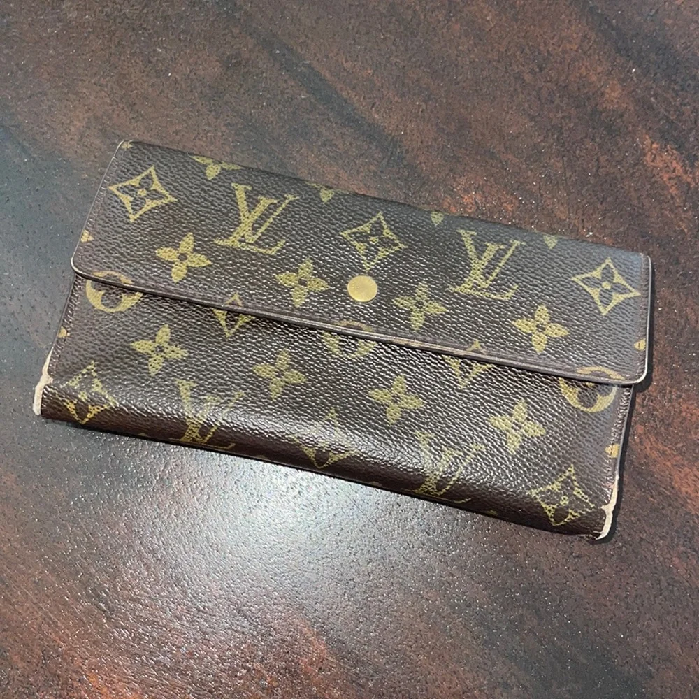 Authentic Louis Vuitton Wallet - Picture 1 of 9